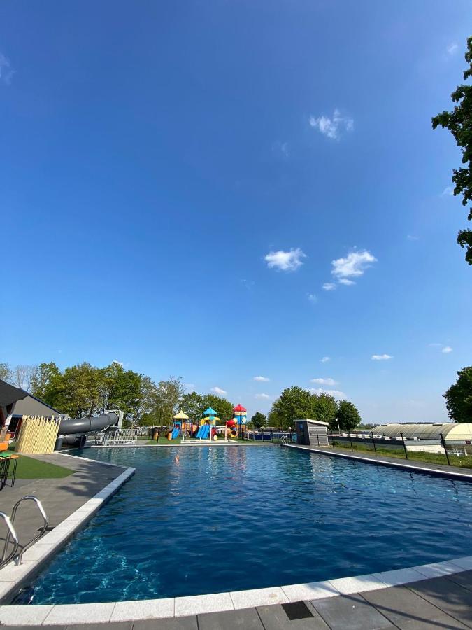 Lathumlodge Met Parkvoorzieningen Eksteriør bilde
